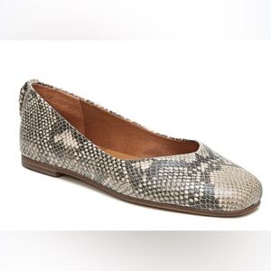 Like NEW Flats Women Size 8 1/2